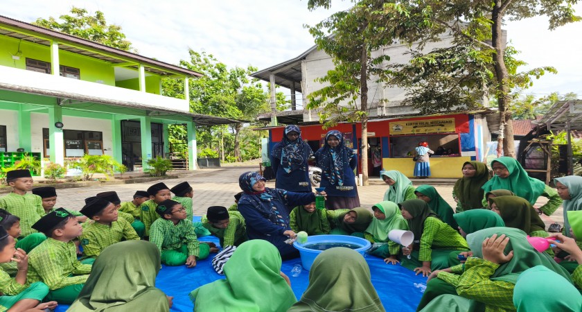 Membangun Jiwa Wirausaha Sejak Dini di MI Imam Puro